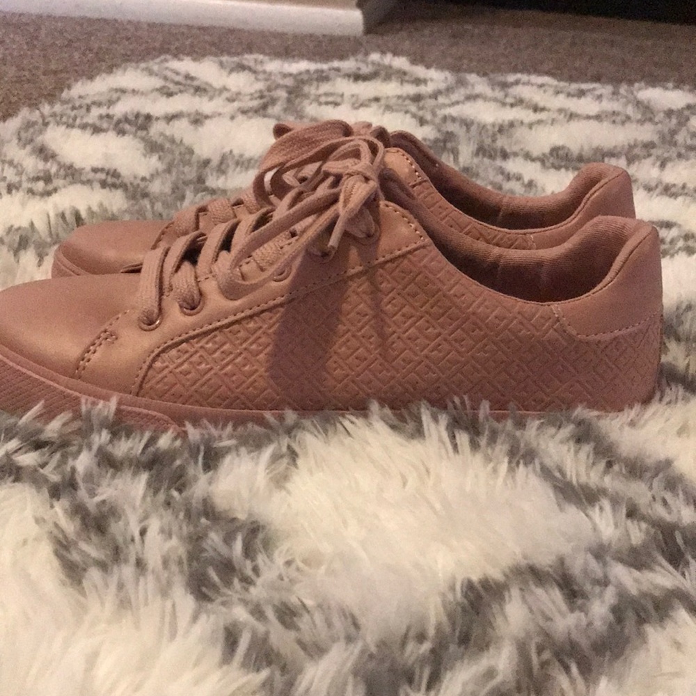 ⚜️Tommy Hilfiger tennis shoes